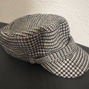 Steve Madden flannel black and white checkered woman’s hat